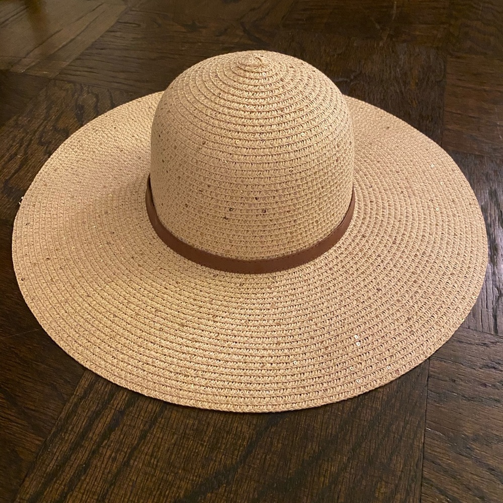 Beach hat - Picture 1 of 2